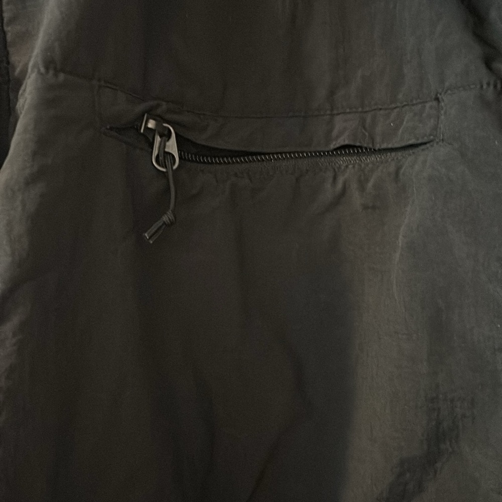 Super warm and cozy, hooded black Northface jacket - Picture 4 of 7